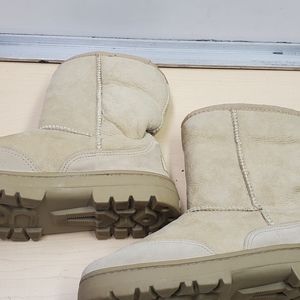 UGG tan boots size 8